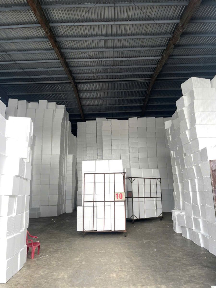 thùng xốp trắng đựng hải sản